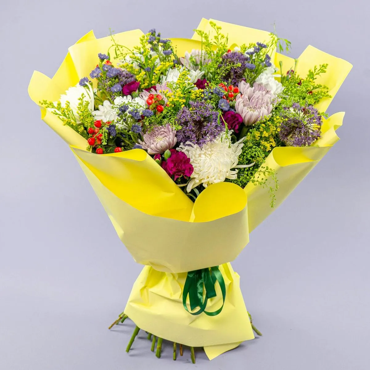 Букет из гвоздик и хризантем микс