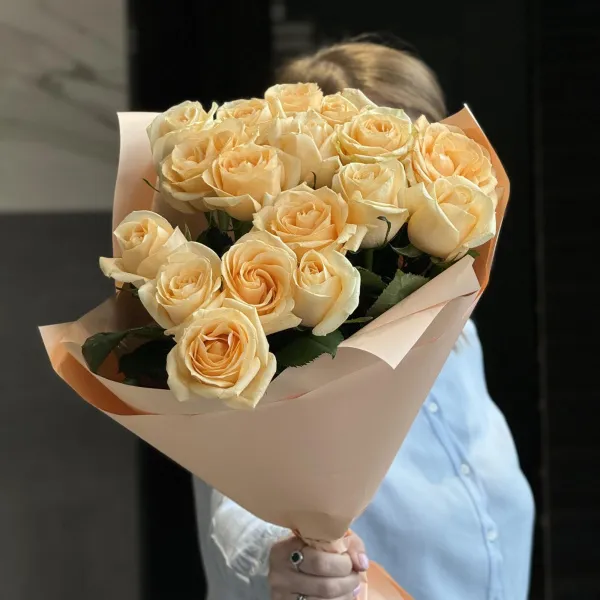 Букет из 17 кремовых роз (70 см)