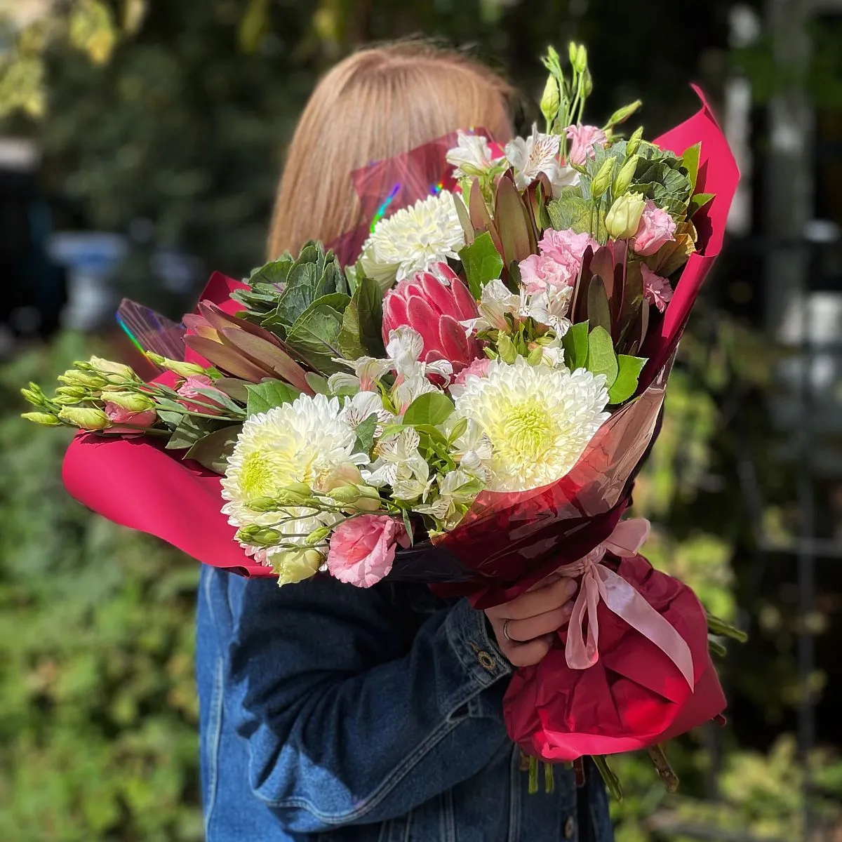 Большой букет из хризантем, эустом и альстромерии