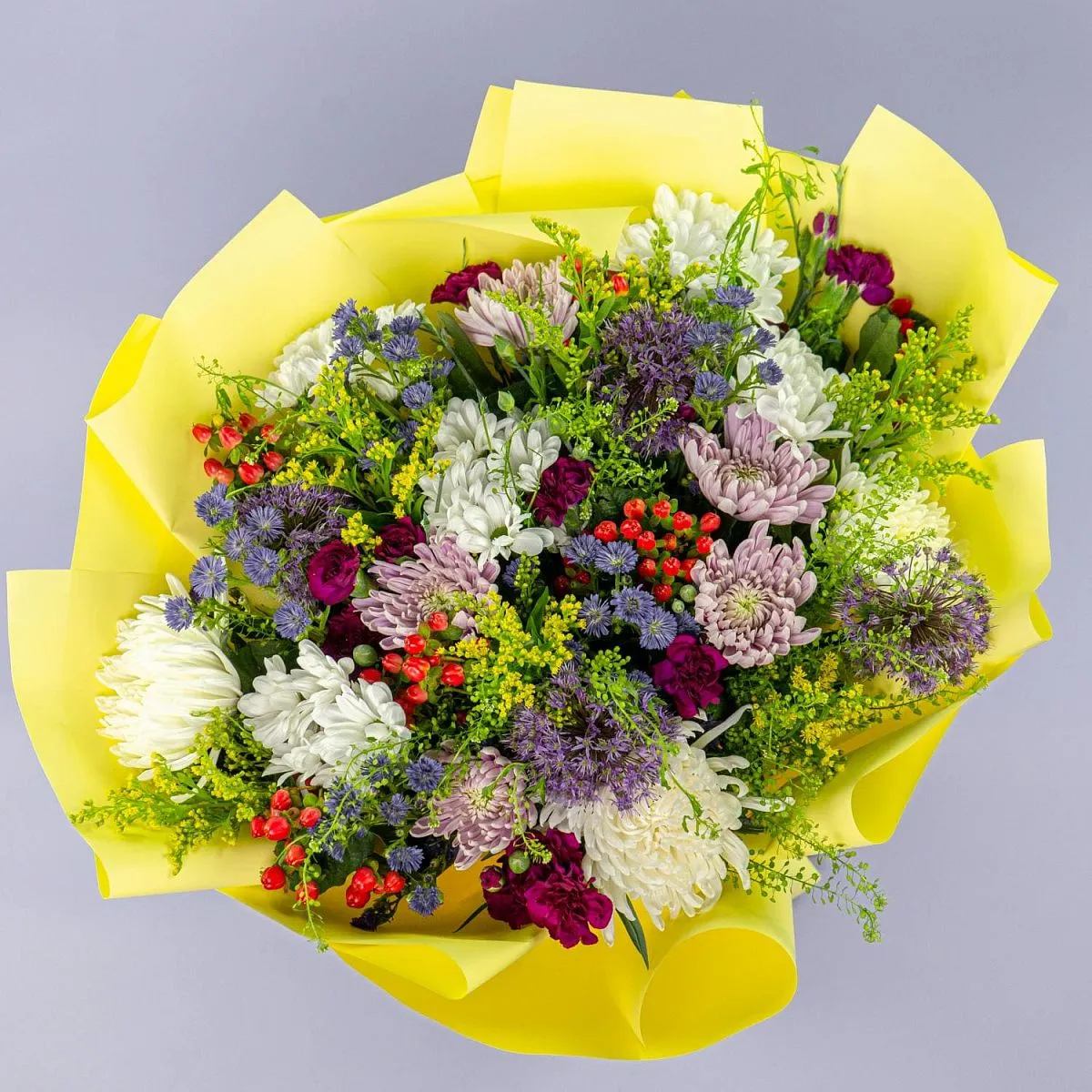 Букет из гвоздик и хризантем микс
