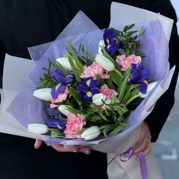 Букет из тюльпанов и гвоздик