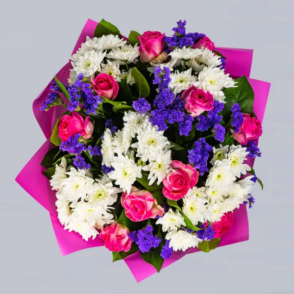 Букет из хризантем и роз