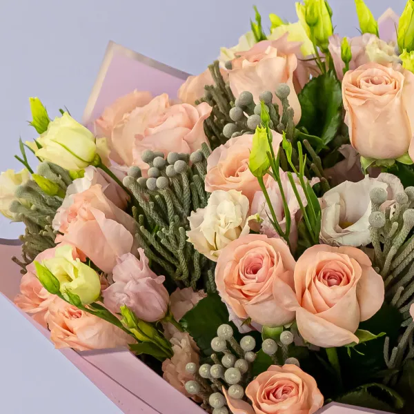 Букет из 29 роз и эустом