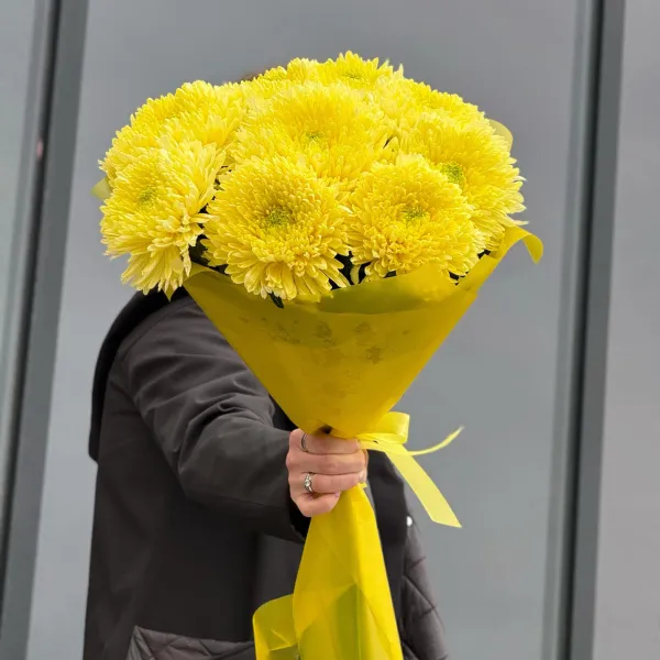 Букет из 9 жёлтых хризантем