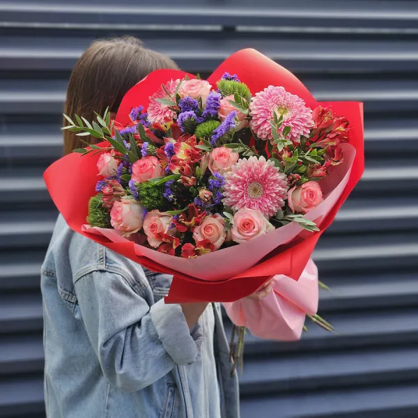 Букет из альстромерий, гербер и роз