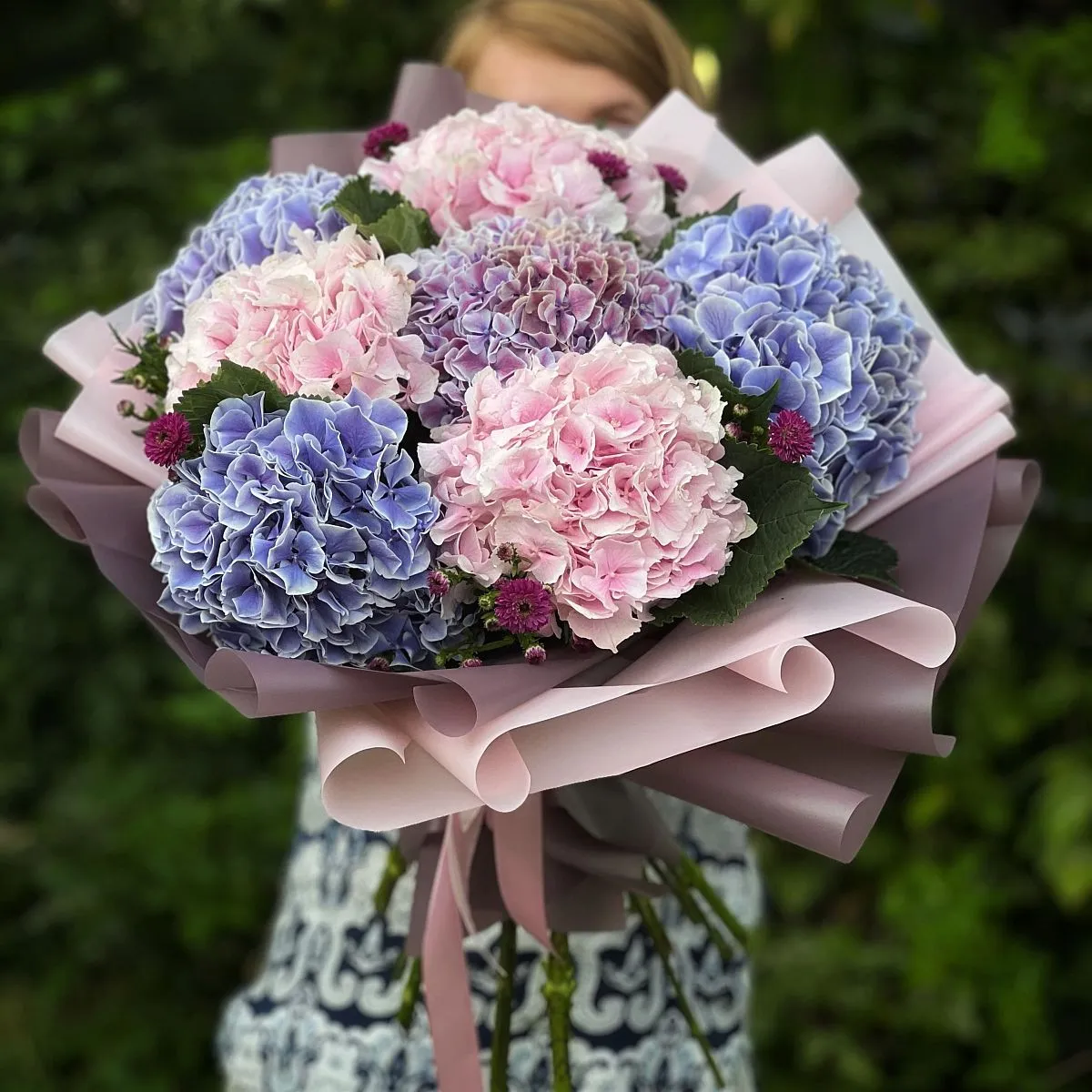 Букет из гортензии и астер