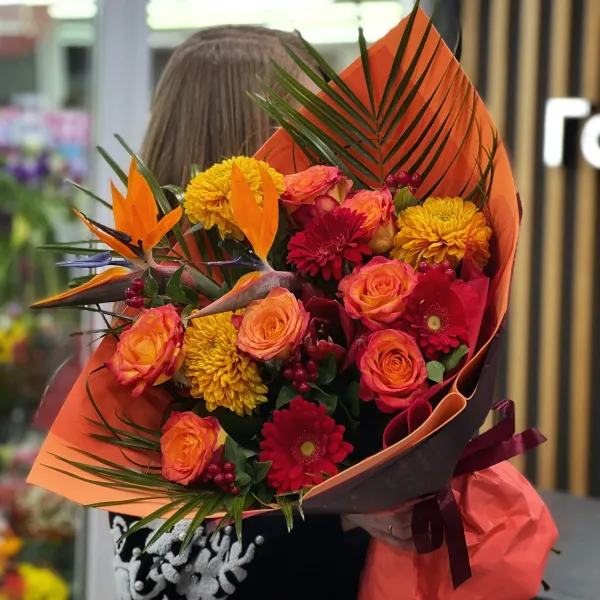 Букет из роз, хризантем и гербер