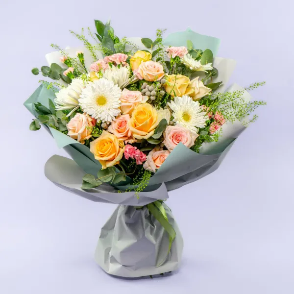 Букет из роз микс, гербер и гвоздик