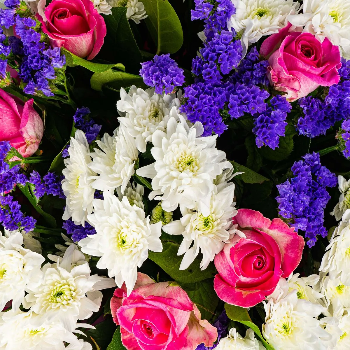 Букет из хризантем и роз