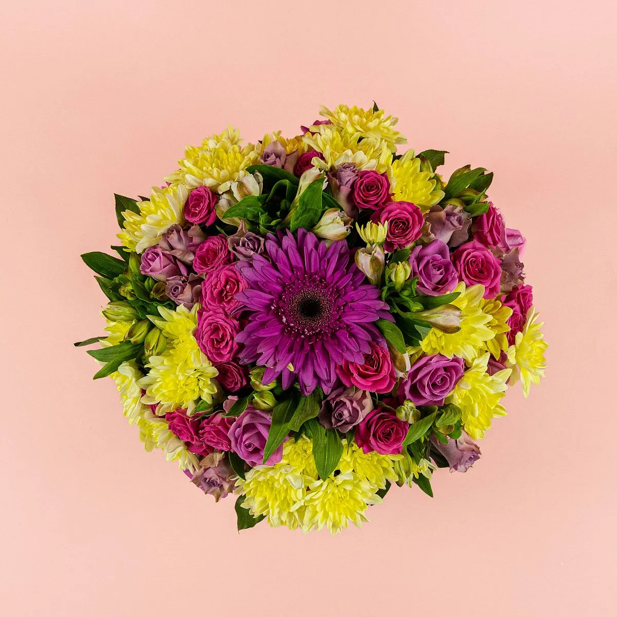 Розы микс, хризантемы, гербера в коробке