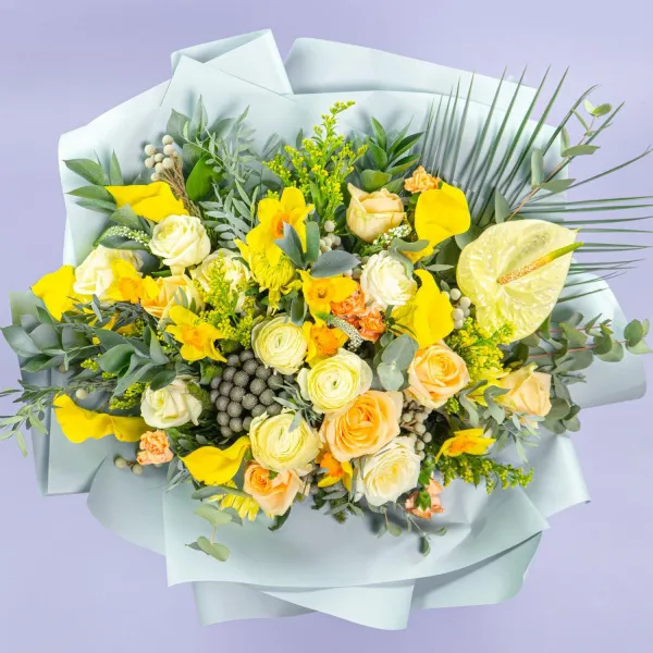 Букет из антуриума, роз и нарциссов