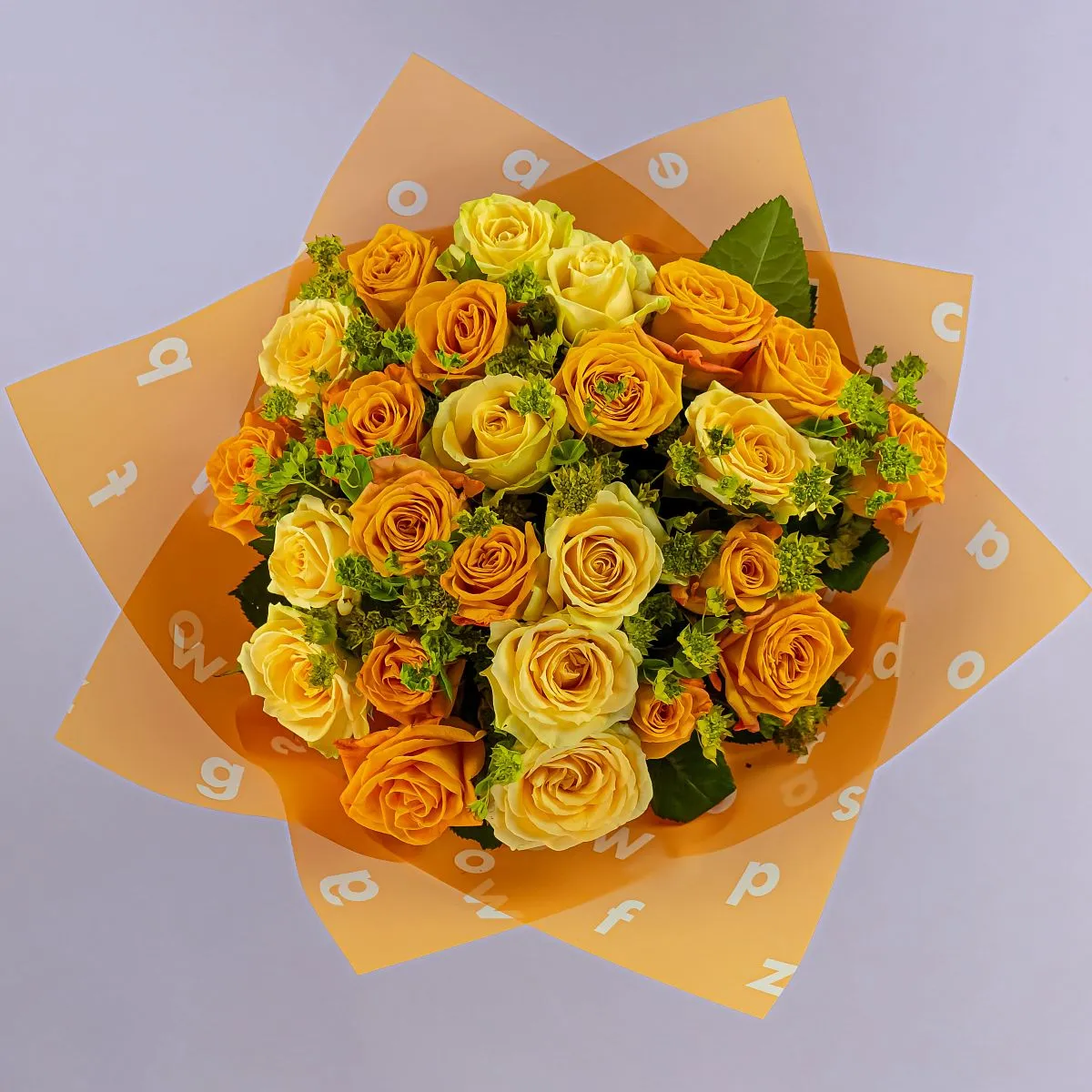 Букет из оранжевых и кремовых роз