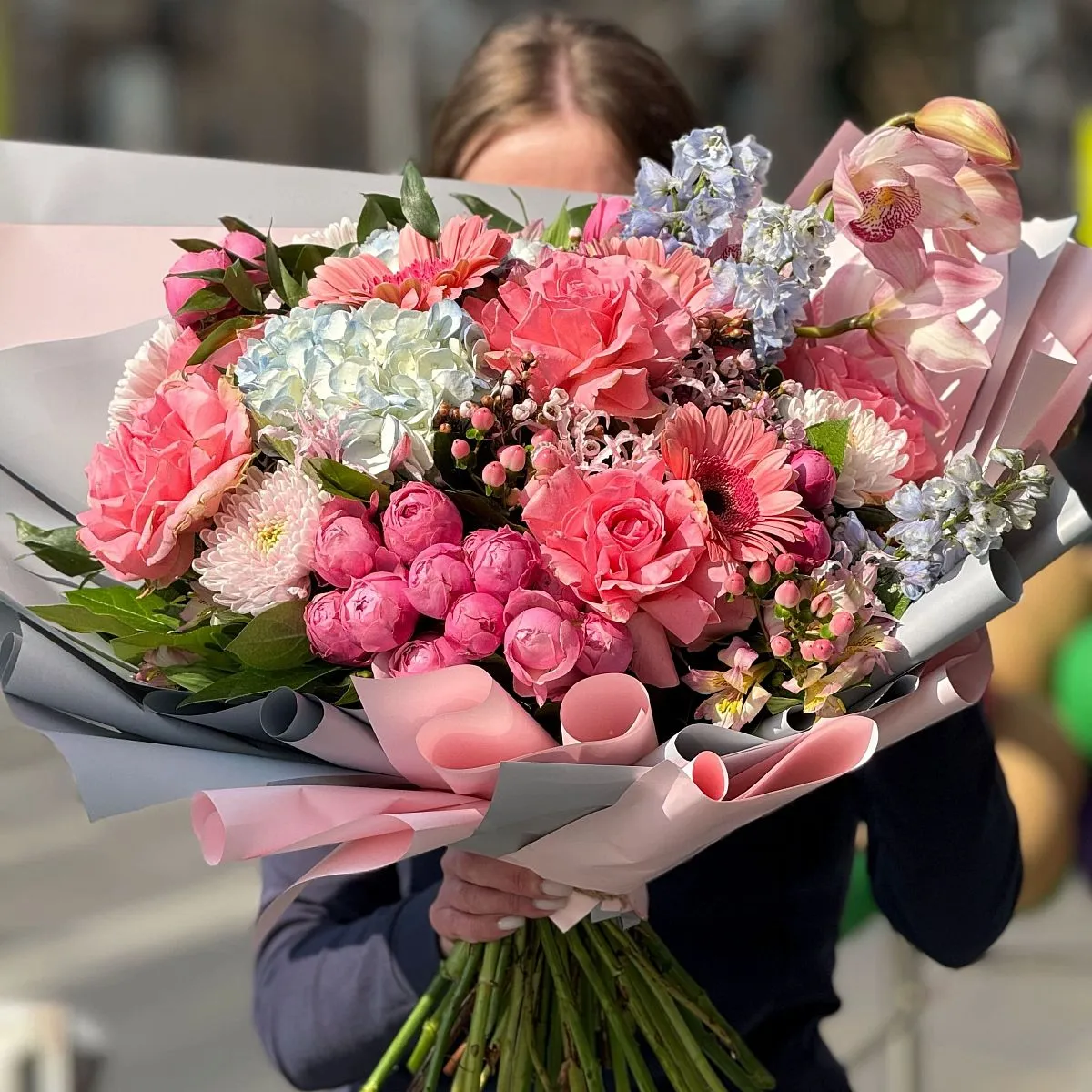 Огромный букет из роз