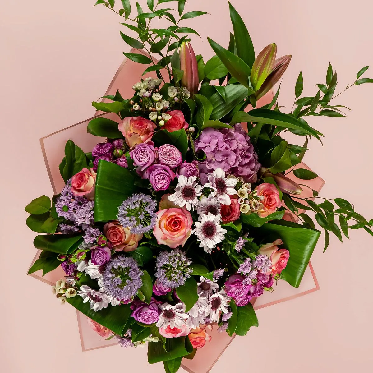 Букет из роз микс, лилии и гортензии