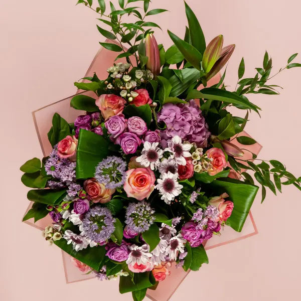 Букет из роз микс, лилии и гортензии