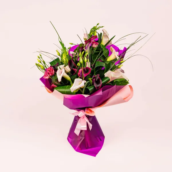 Букет из калл и эустом