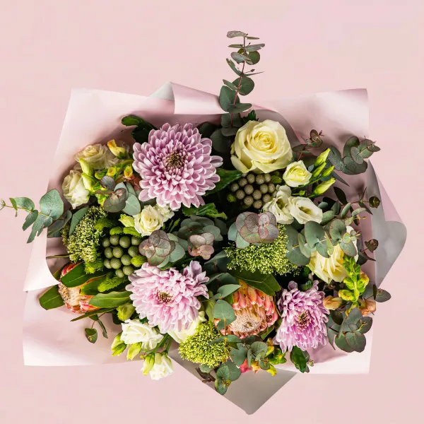 Букет из хризантем, роз и эустом