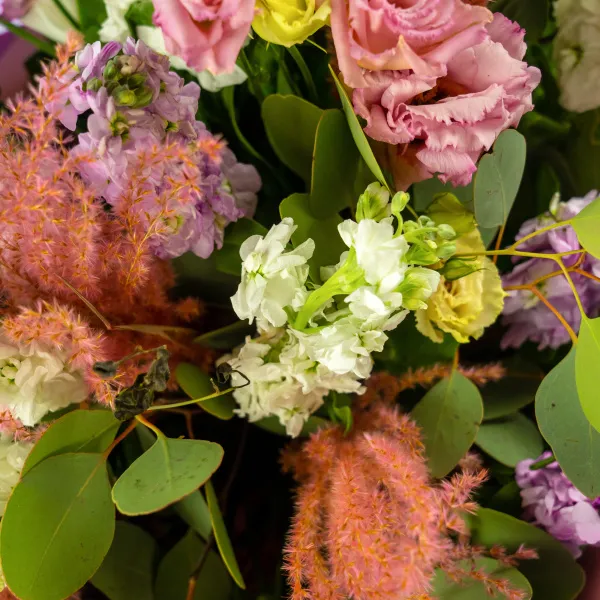 Букет из маттиол и эустом