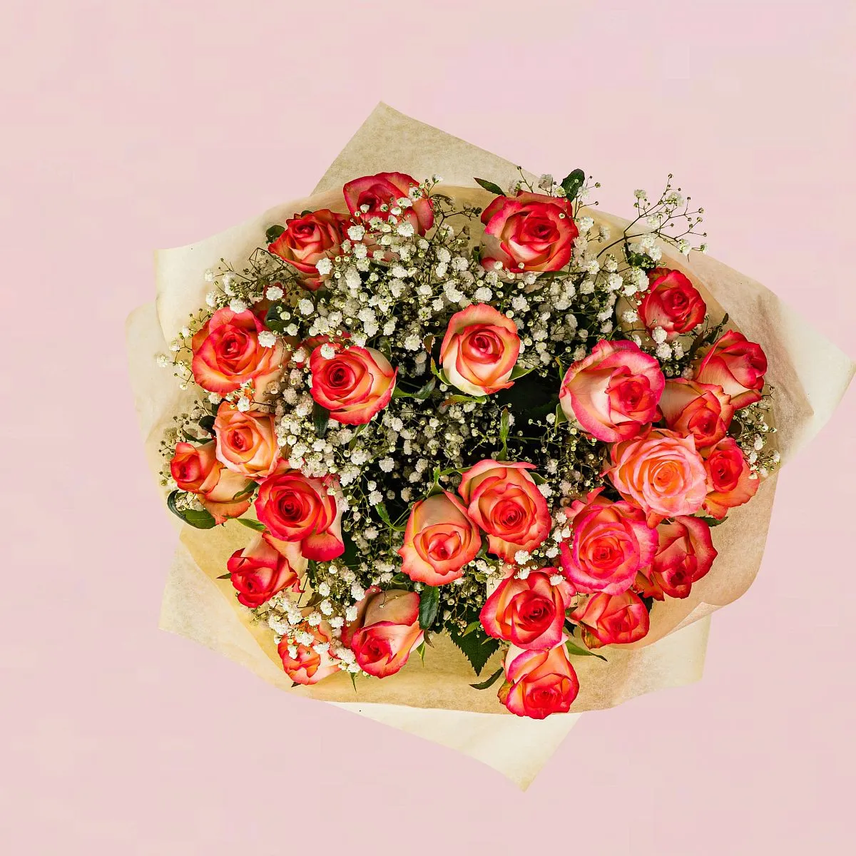 Букет из роз и гипсофилы