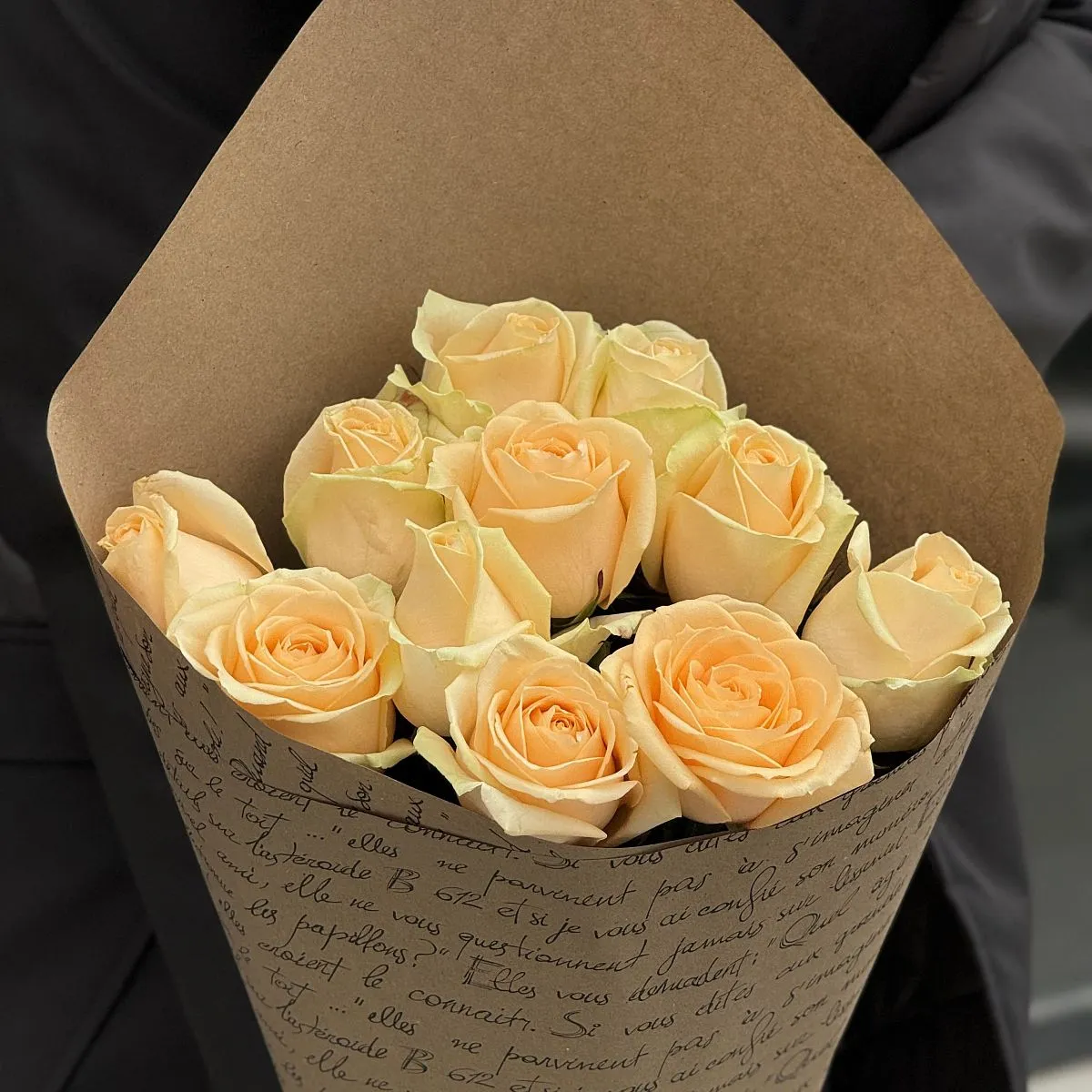 Букет из 11 кремовых роз (70 см)