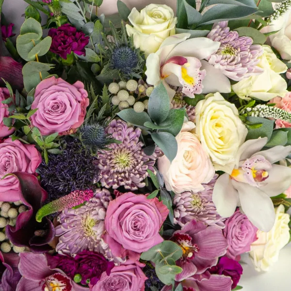 Букет из орхидей, роз и хризантем