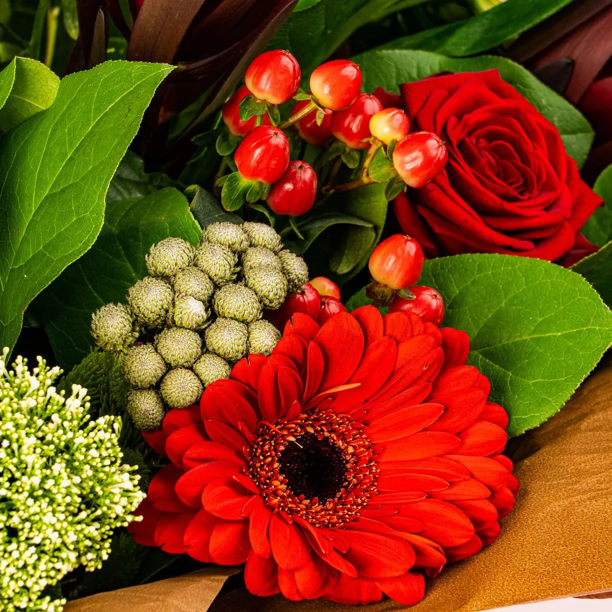 Букет из гербер, роз и альстромерий