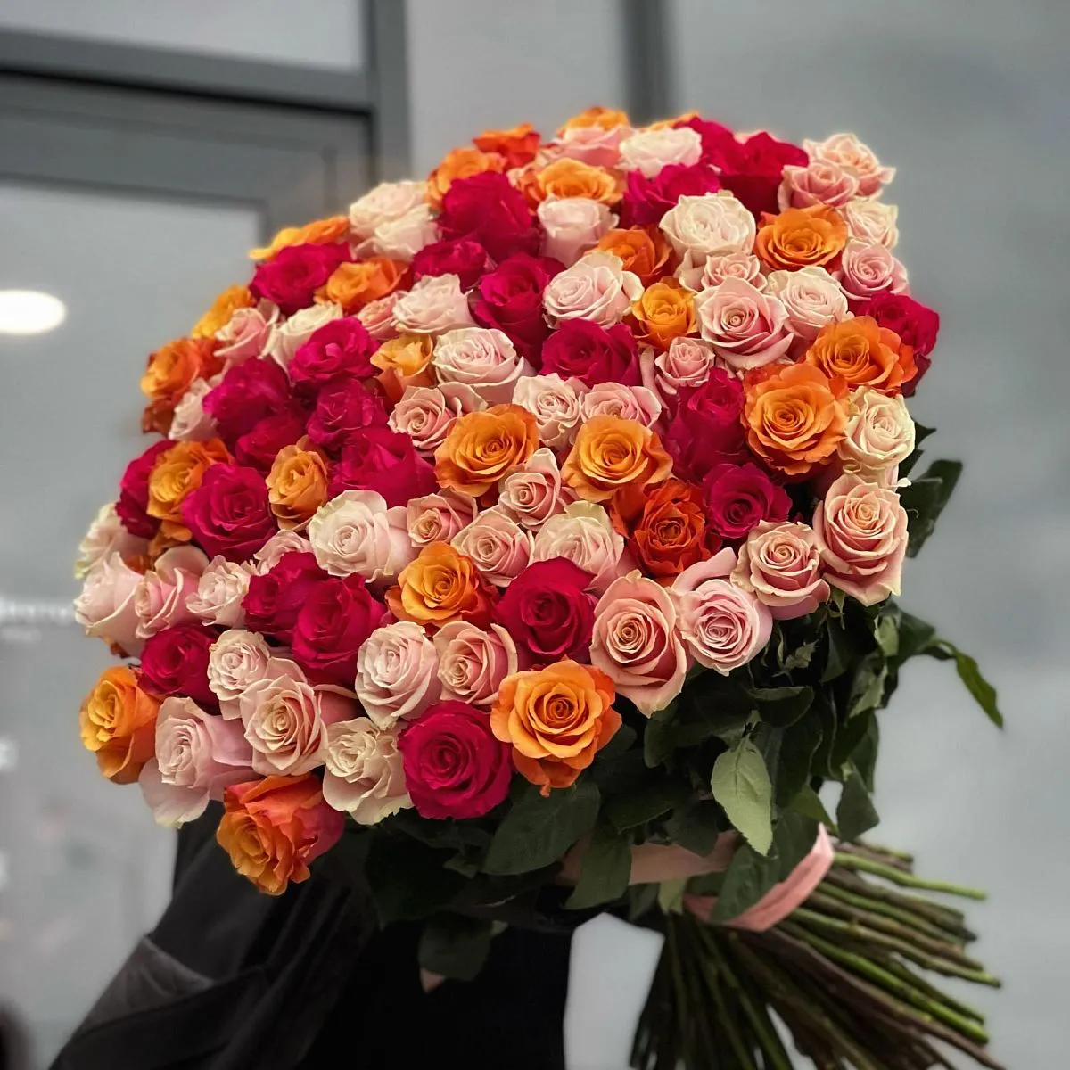 95 роз микс (70 см)