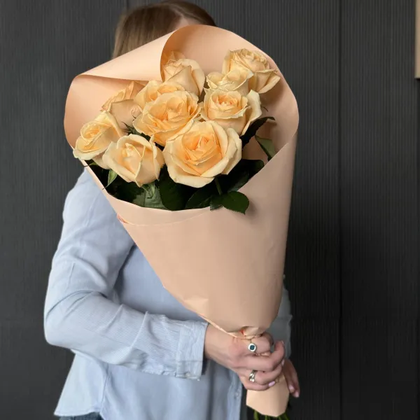Букет из 11 кремовых роз (60 см)