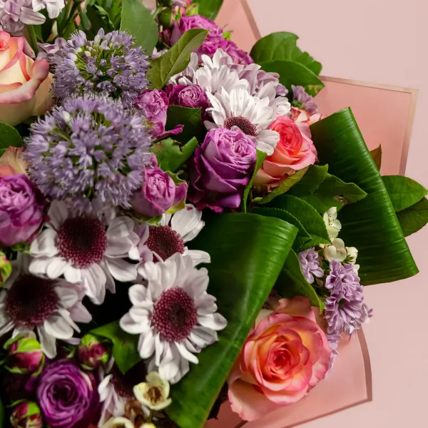 Букет из роз микс, лилии и гортензии
