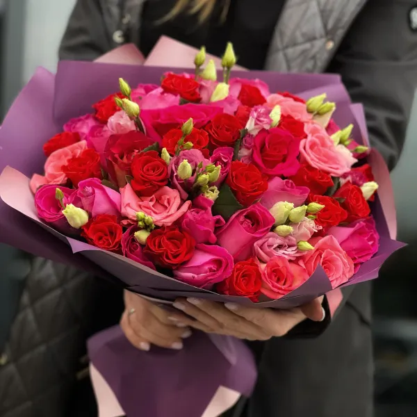 Букет из роз и эустом