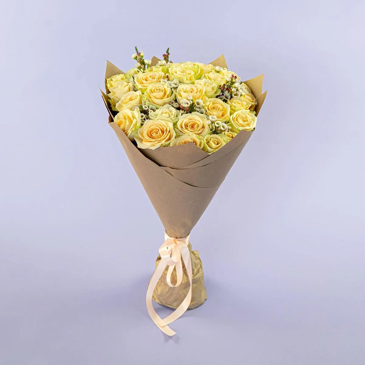 Букет из 31 кремовой розы