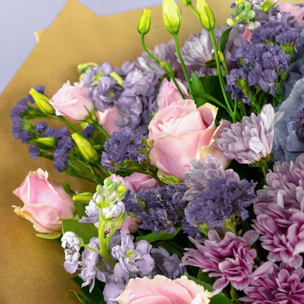 Букет из гортензии, роз и хризантем