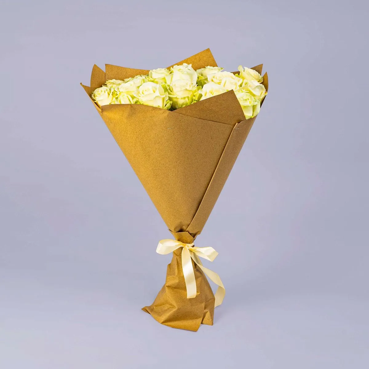 45 бело-зеленых роз (50 см)