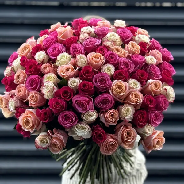 Букет 101 ярко-розовый микс роз эквадор (70см)
