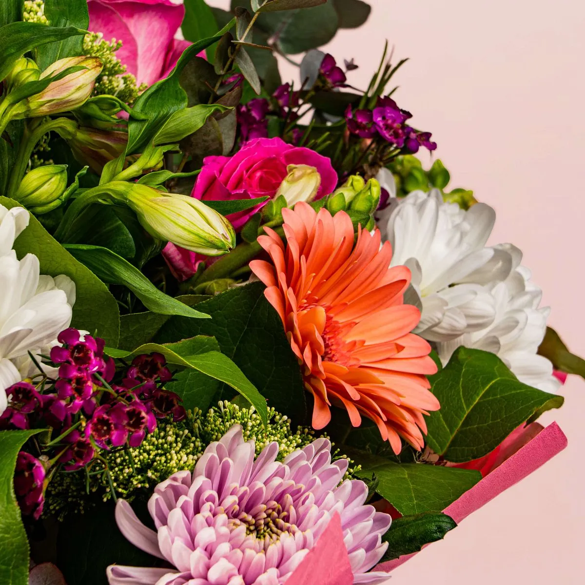 Букет из хризантем микс и роз