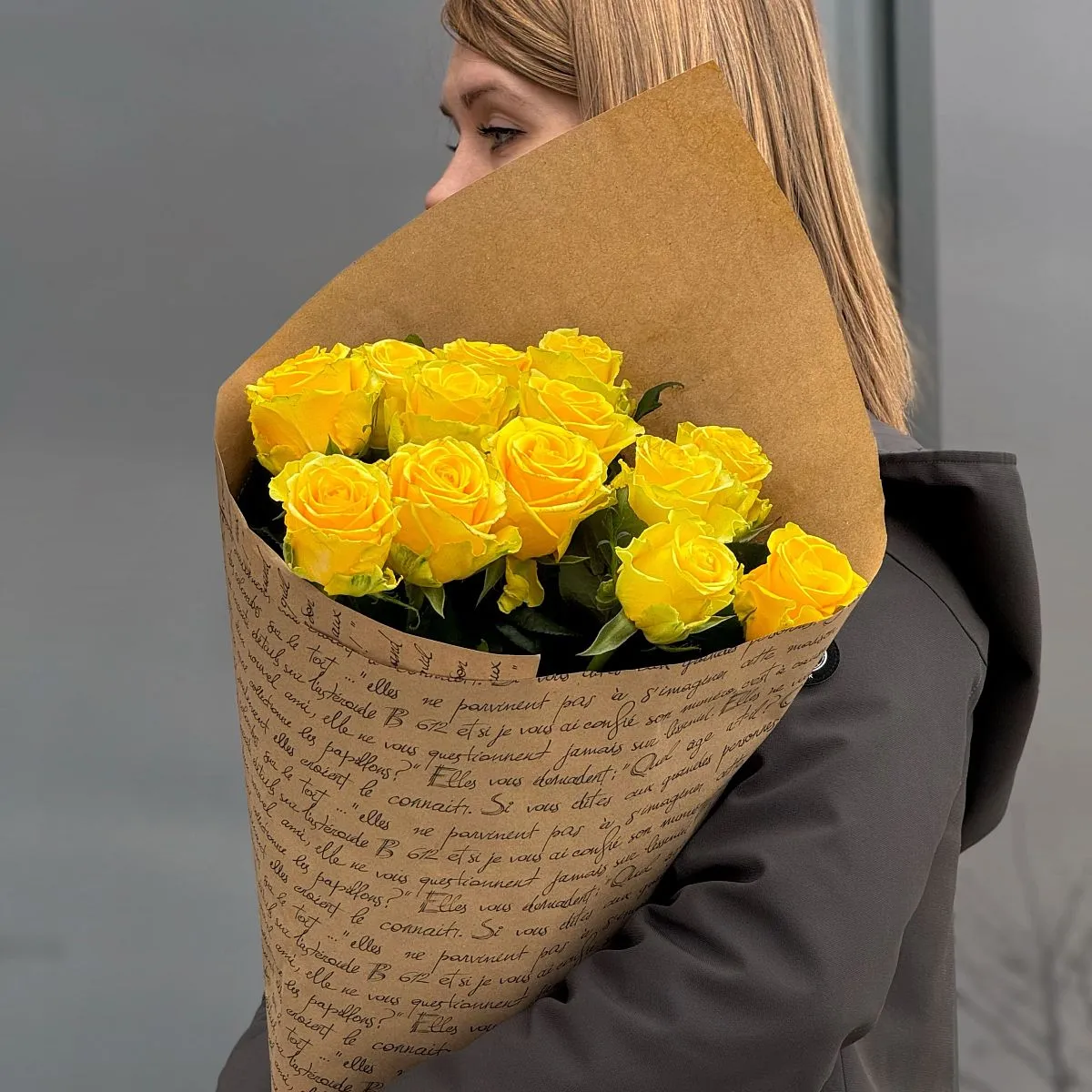 Букет из 13 жёлтых роз (70 см)