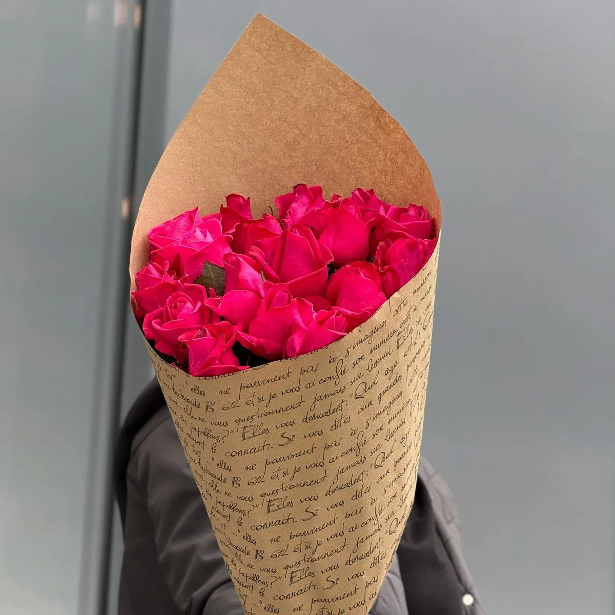 Букет из 17 малиновых роз (70 см)