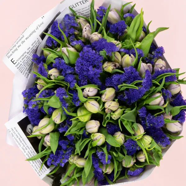 Букет из 49 тюльпанов и статицы