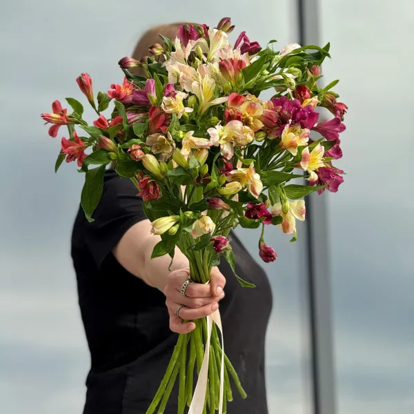 15 альстромерии