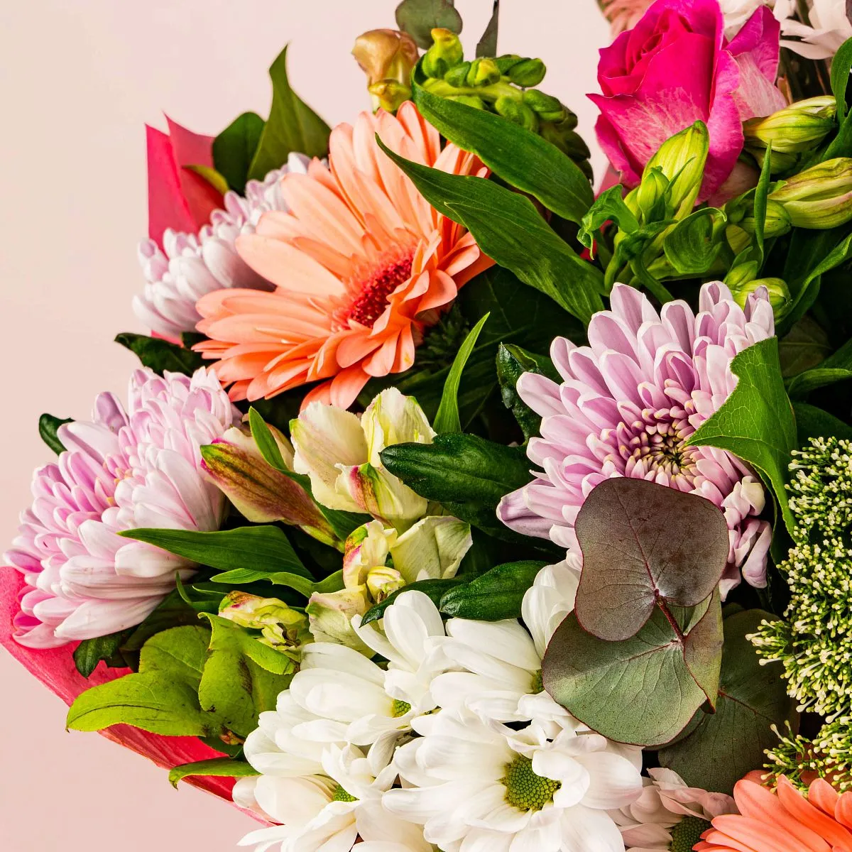 Букет из хризантем микс и роз