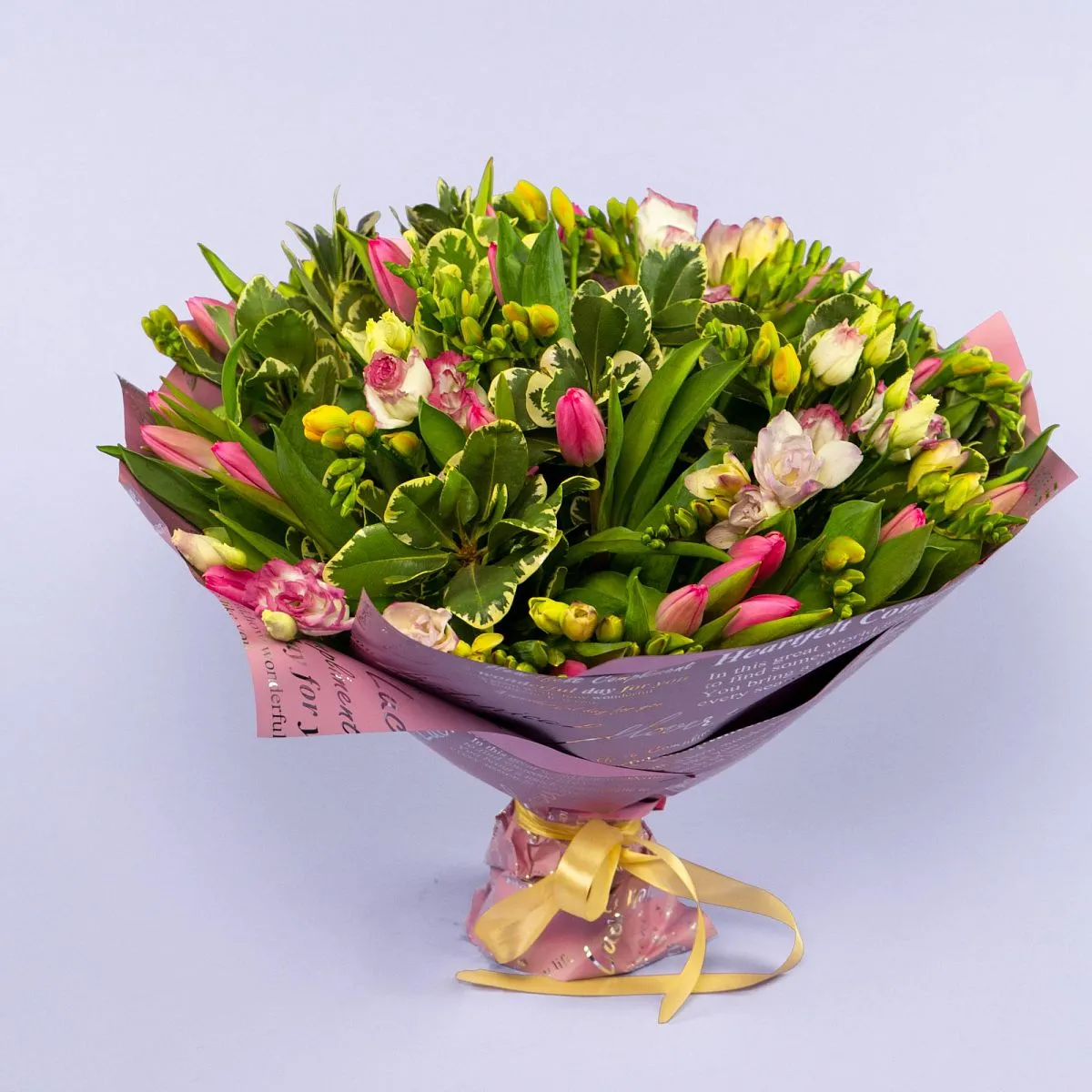 Букет из 25 тюльпанов и фрезий