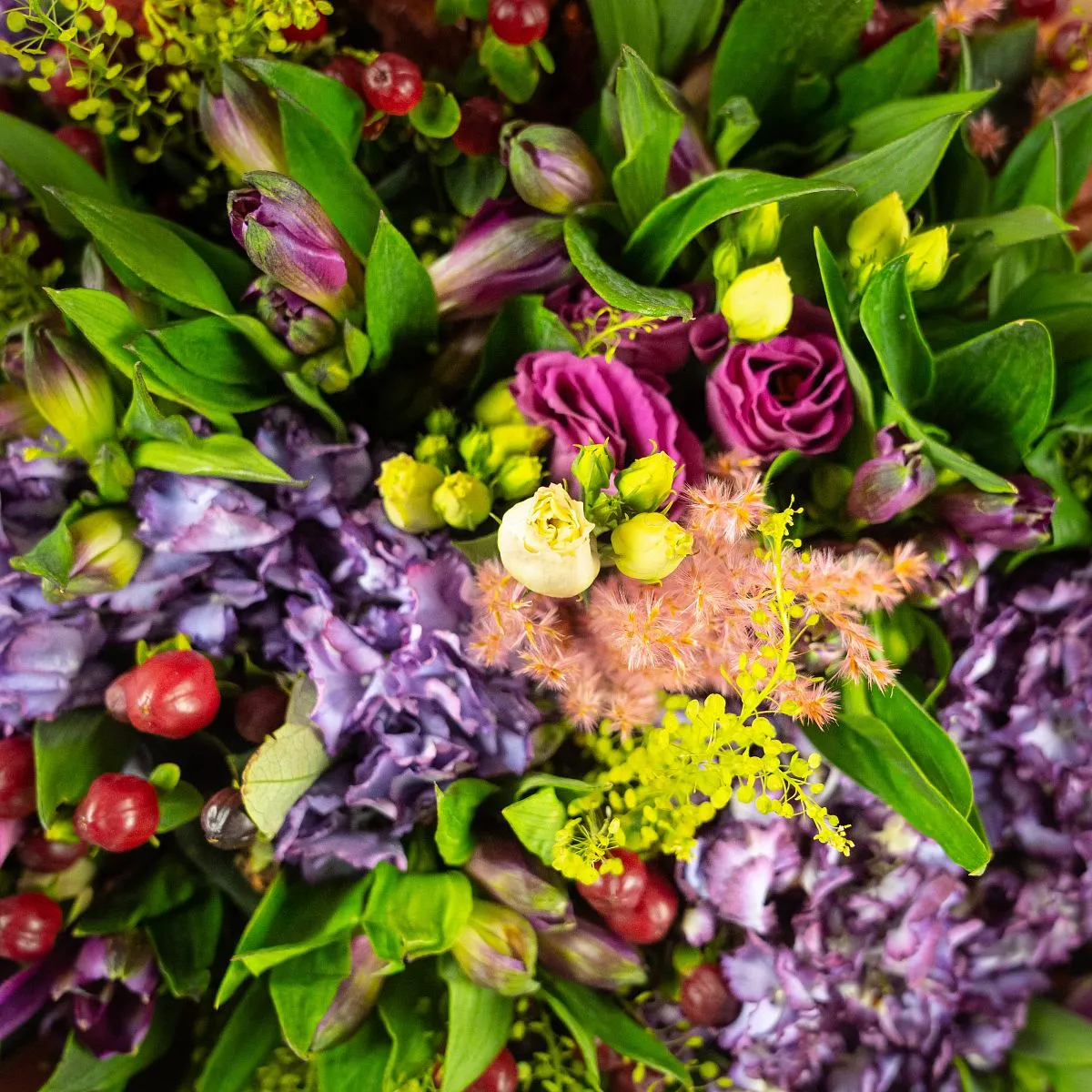 Букет из альстромерий, гортензий, эустом