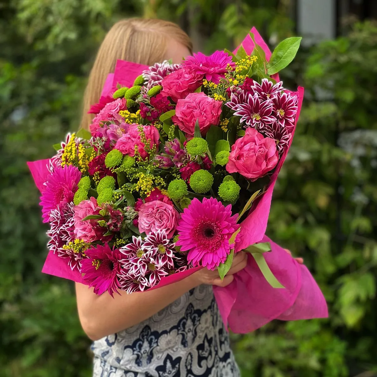 Букет из хризантем, роз и гербер