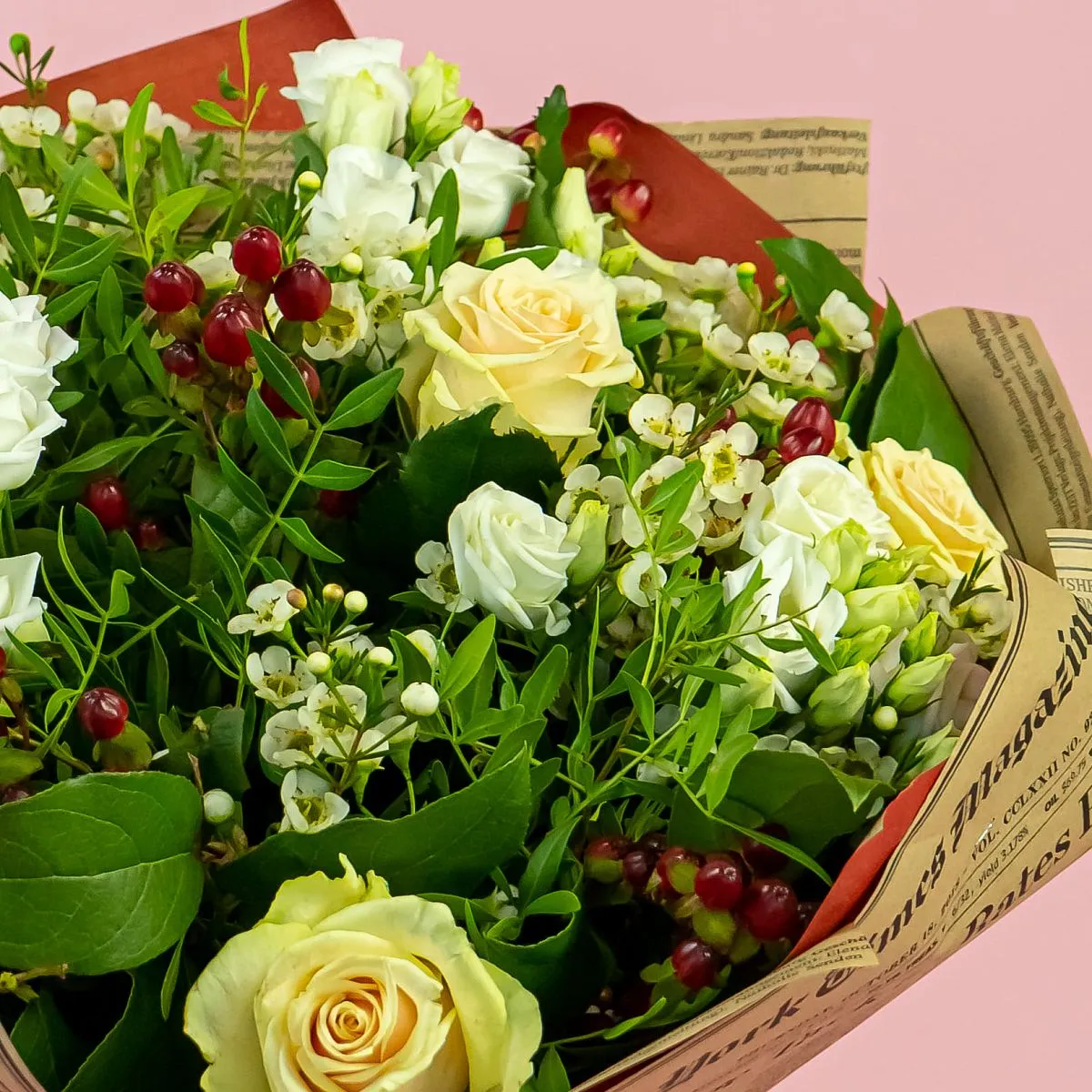 Букет из белых эустом и кремовых роз