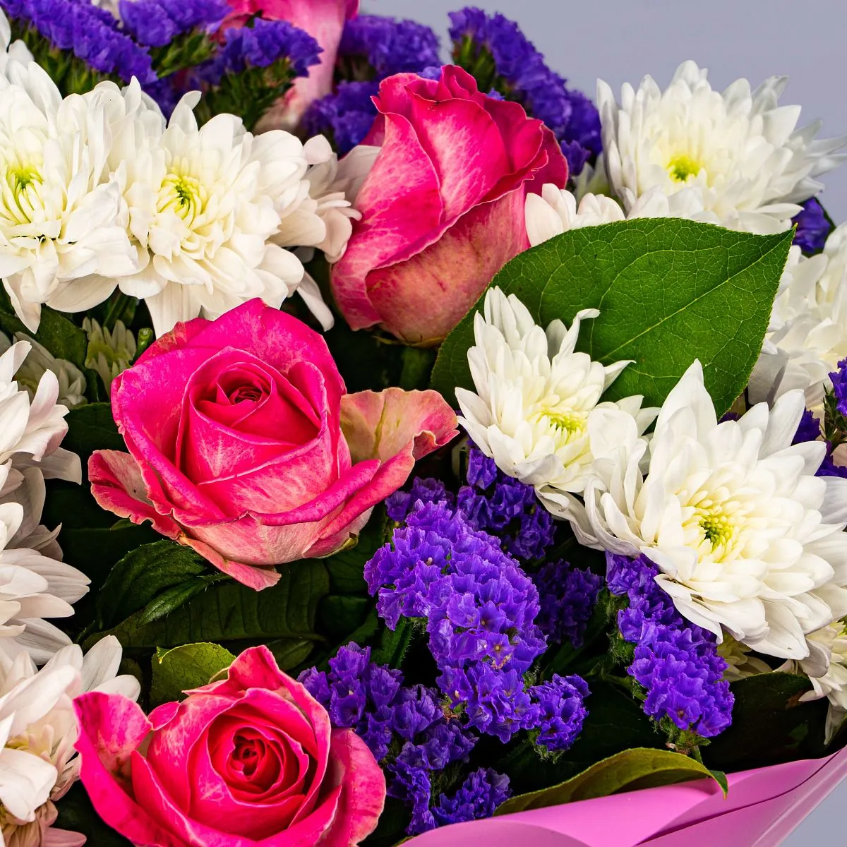 Букет из хризантем и роз