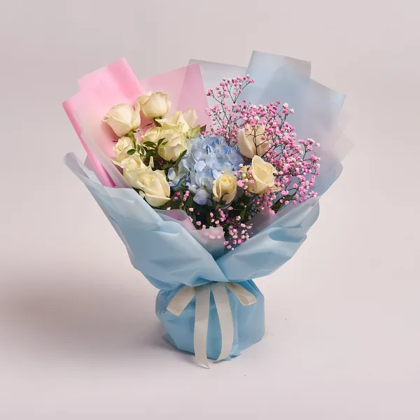 Букет из гортензии и белых роз (60 см)