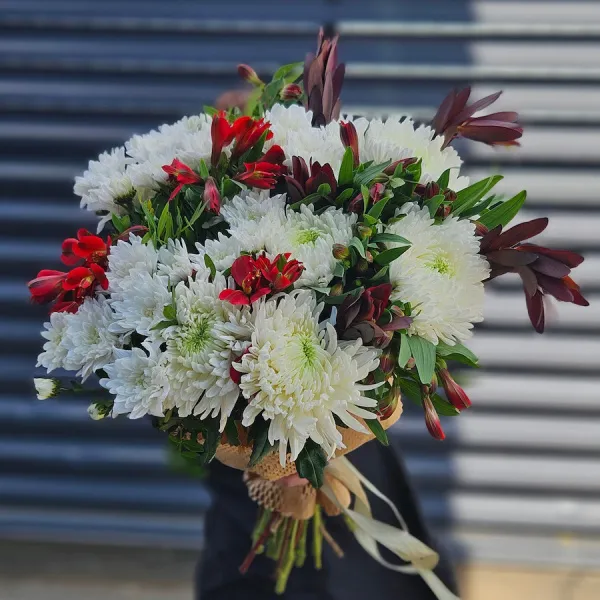 Букет хризантем, альстромерий и сафари