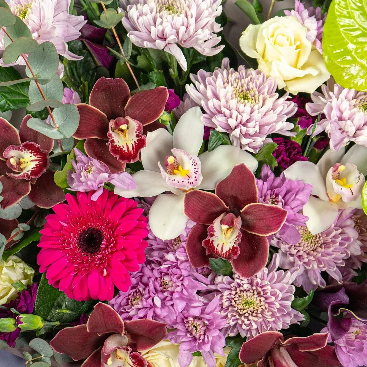 Букет из орхидей и хризантем микс