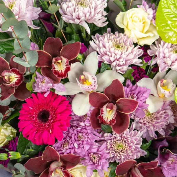 Букет из орхидей и хризантем микс