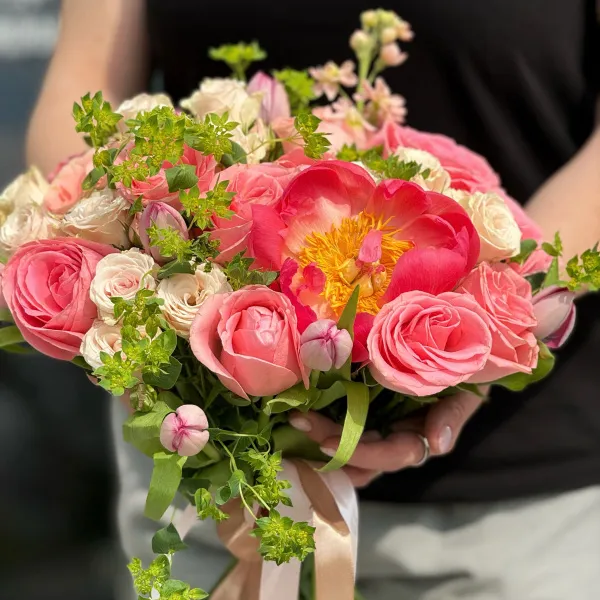 Букет из роз, тюльпанов и буплерума